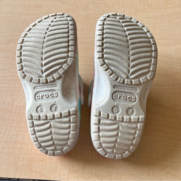 Tie Dye Crocs - Picture 7 of 8